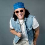 Elvis Crespo promoting “Abeja Blanca 2.0” ahead of its Dominican radio No. 1 milestone
