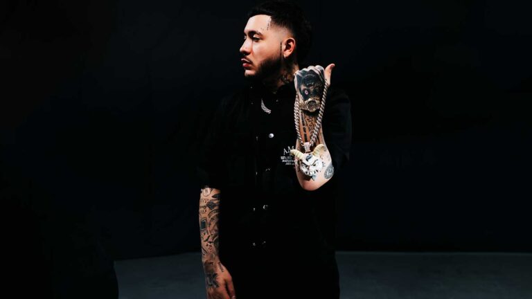 Kris R promoting his album EL TRAP DE KOLOMBIA in official cover art