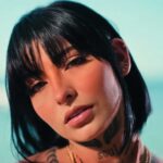 Lemar and Valka performing in Algo Falló bachata music video