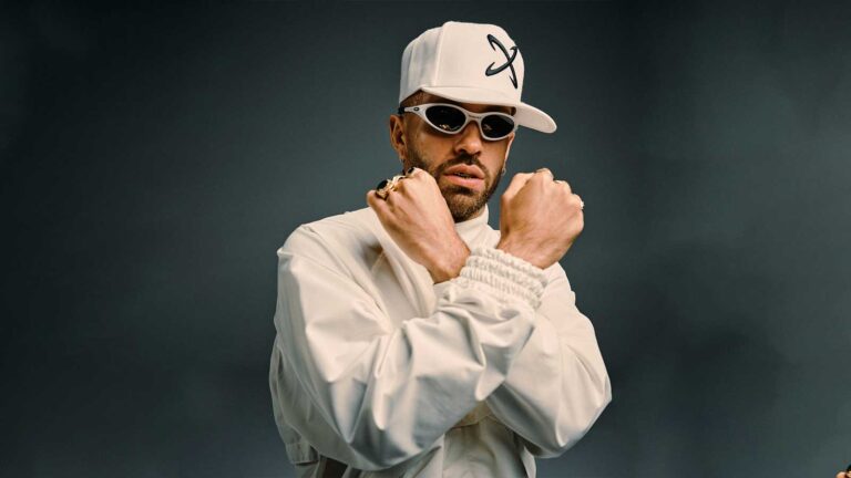 Feid posing in photo