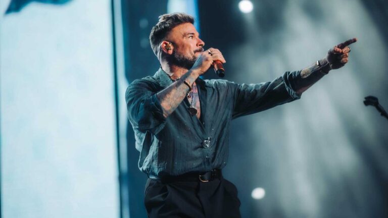 Pedro Capó performing live onstage at the Coliseo de Puerto Rico during his 2025 San Juan concert