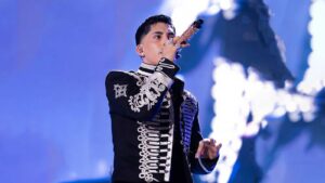 Cris MJ performing at Estadio Nacional in Chile during El Retorno del Rey