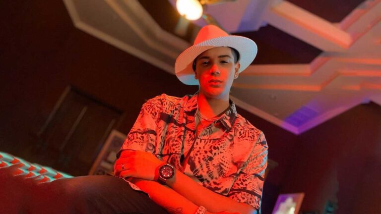 Luciente in Studio Photo