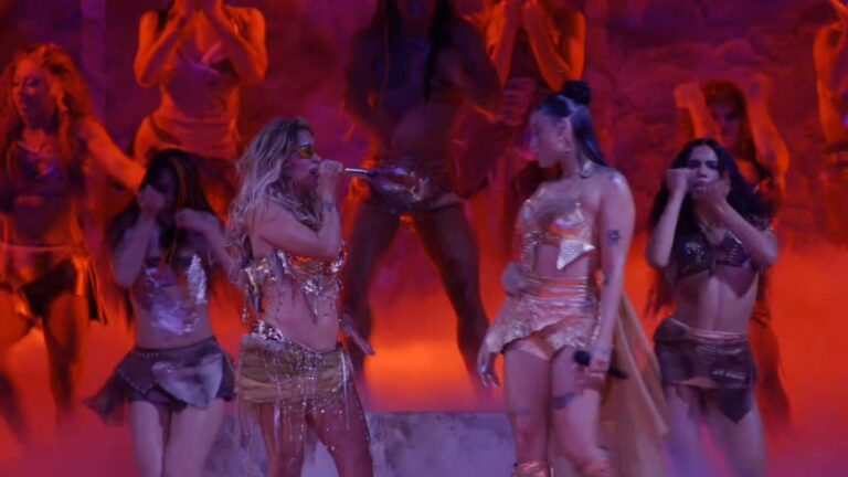 Mariah Angeliq performing El Makinon with Karol G at Coachella 2026