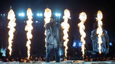 Wisin performing old-school reggaetón classics during Karol G’s headlining set at Coachella 2026