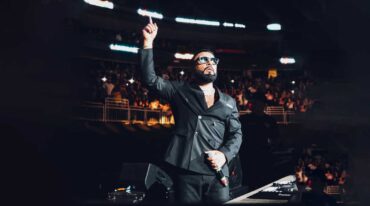 Alex Sensation on stage hosting Mega Mezcla live event