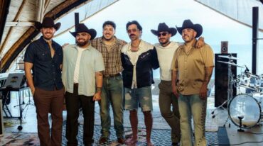 Grupo Frontera and Alejandro Fernández perform “Cada Vez Me Gusta Más” in Nayarit