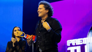 Carlos Vives accepting the Global Male Icon Award at Premios Tu Música Urbano Mix 2026.