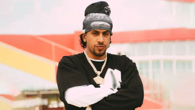 DIA posing during the promotional campaign for his reggaeton single “Soy Un Problema.”