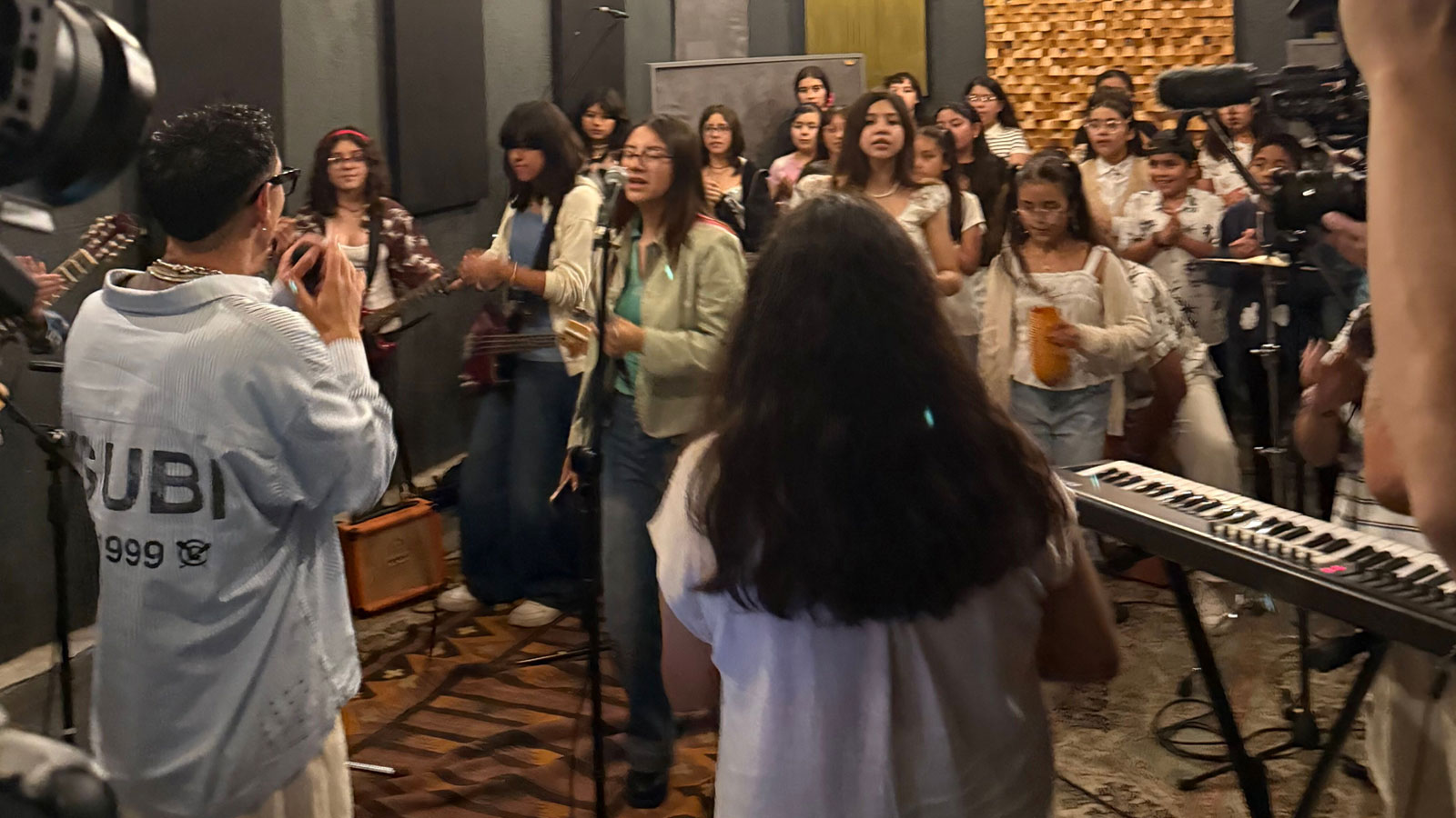 Lenny Tavárez Brings “PA’ LO BONITO” to Mexico City Students Through Dale Ritmo Program
