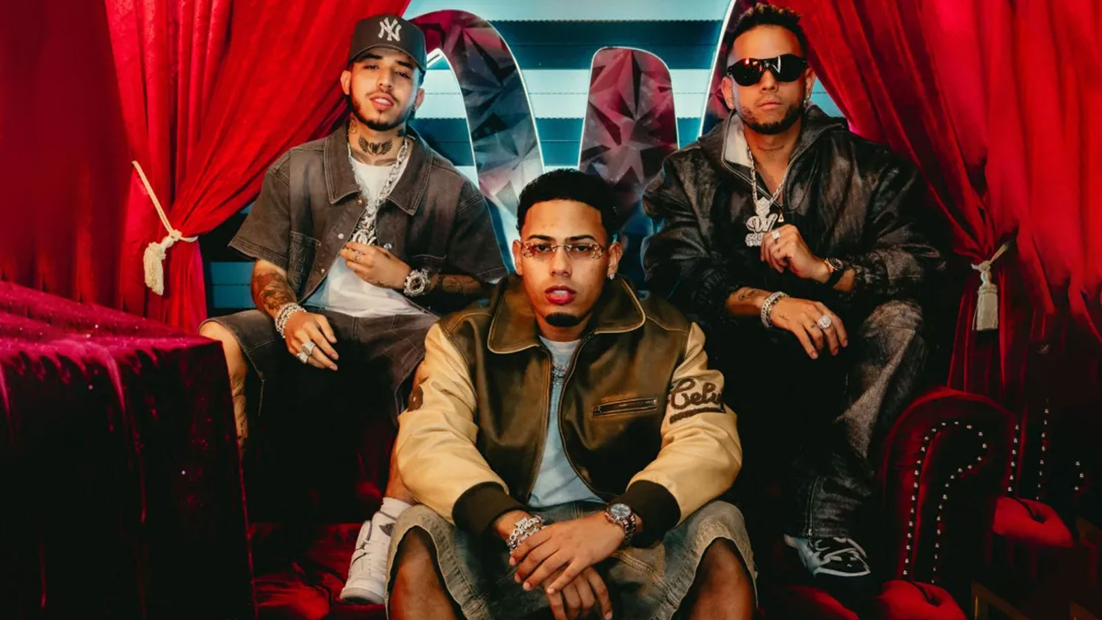Myke Towers Celebrates 17th Billboard Latin Airplay No. 1 With “5 Estrellas”