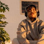 Colombian artist Osman promoting his new Afrobeat-inspired single "Daiquiri."