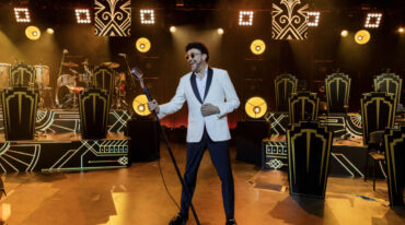 Andrés Cepeda performing live with the Big Band orchestra during Big Band 2 concert in Bogotá.