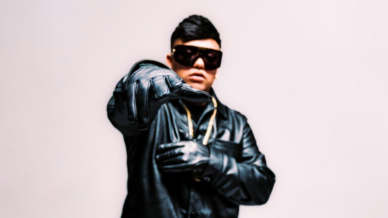 Lyon La F promoting his new single "Espejo."